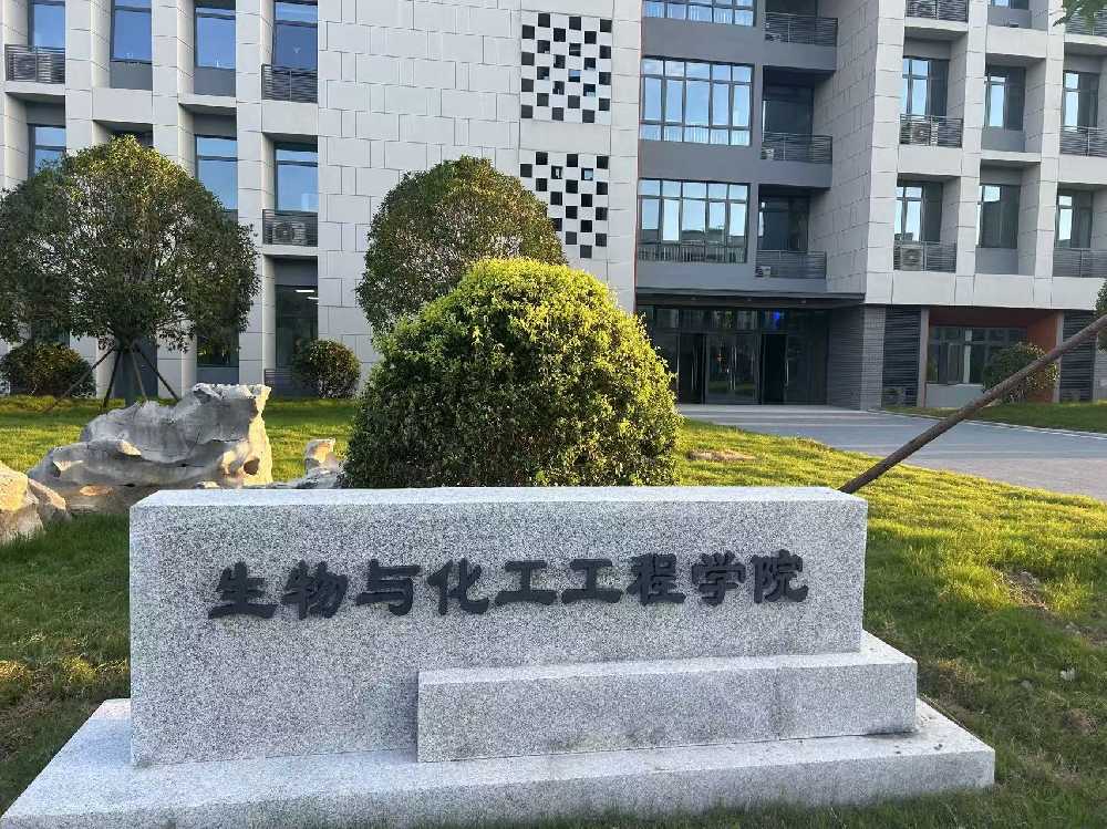三穗县扬州职业大学体育场高杆灯项目